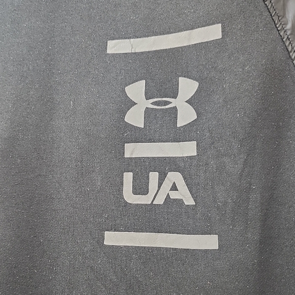 Under Armour Men's Black and Gray Rash Guard - Picture 2 of 12